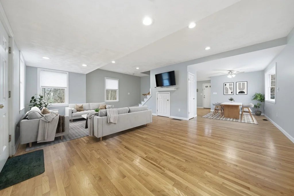 184 Park St, North Reading