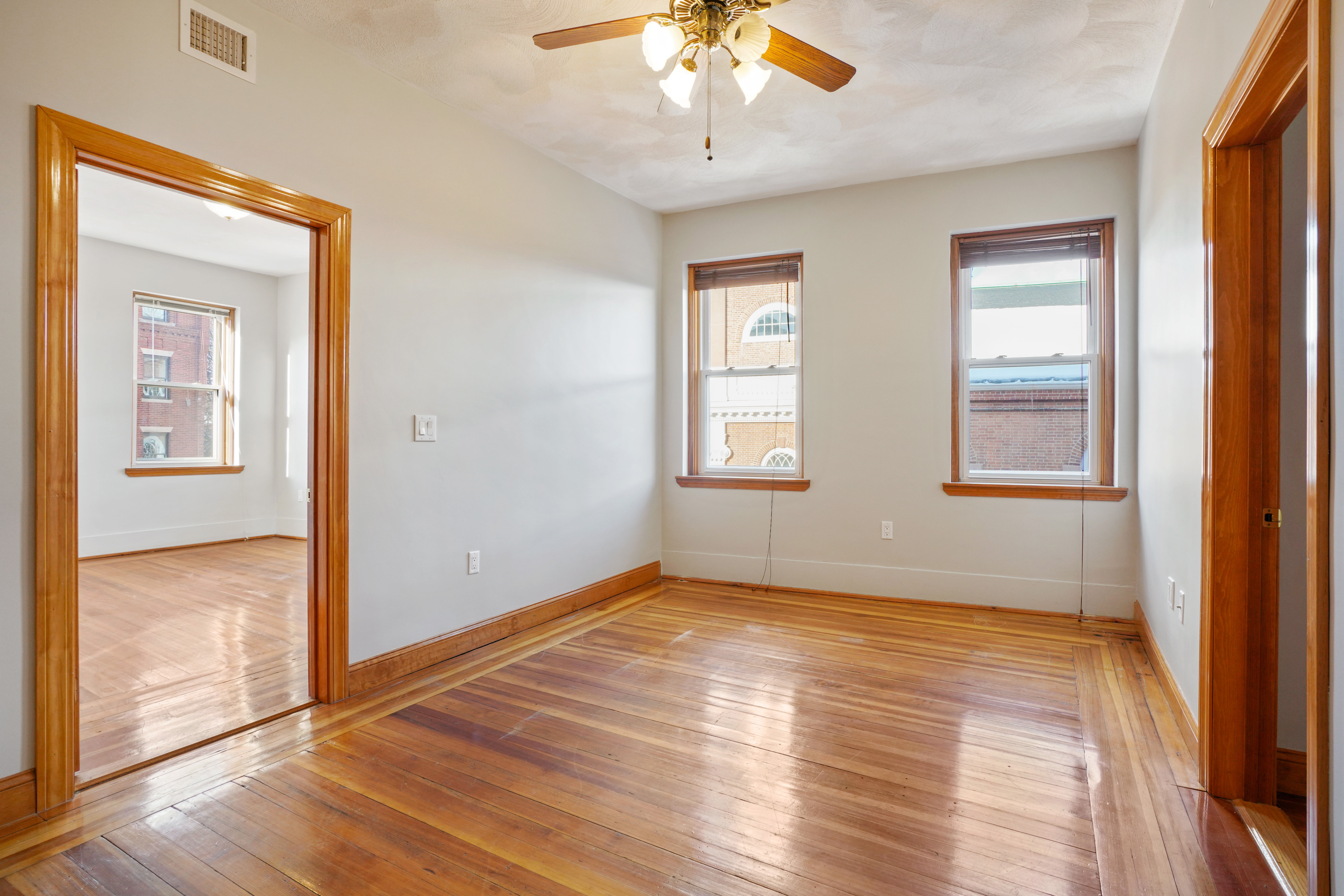 3.5 bed, 1 bath apartment for rent at 391 Hanover St Unit 3, North End — photo 3 of 17