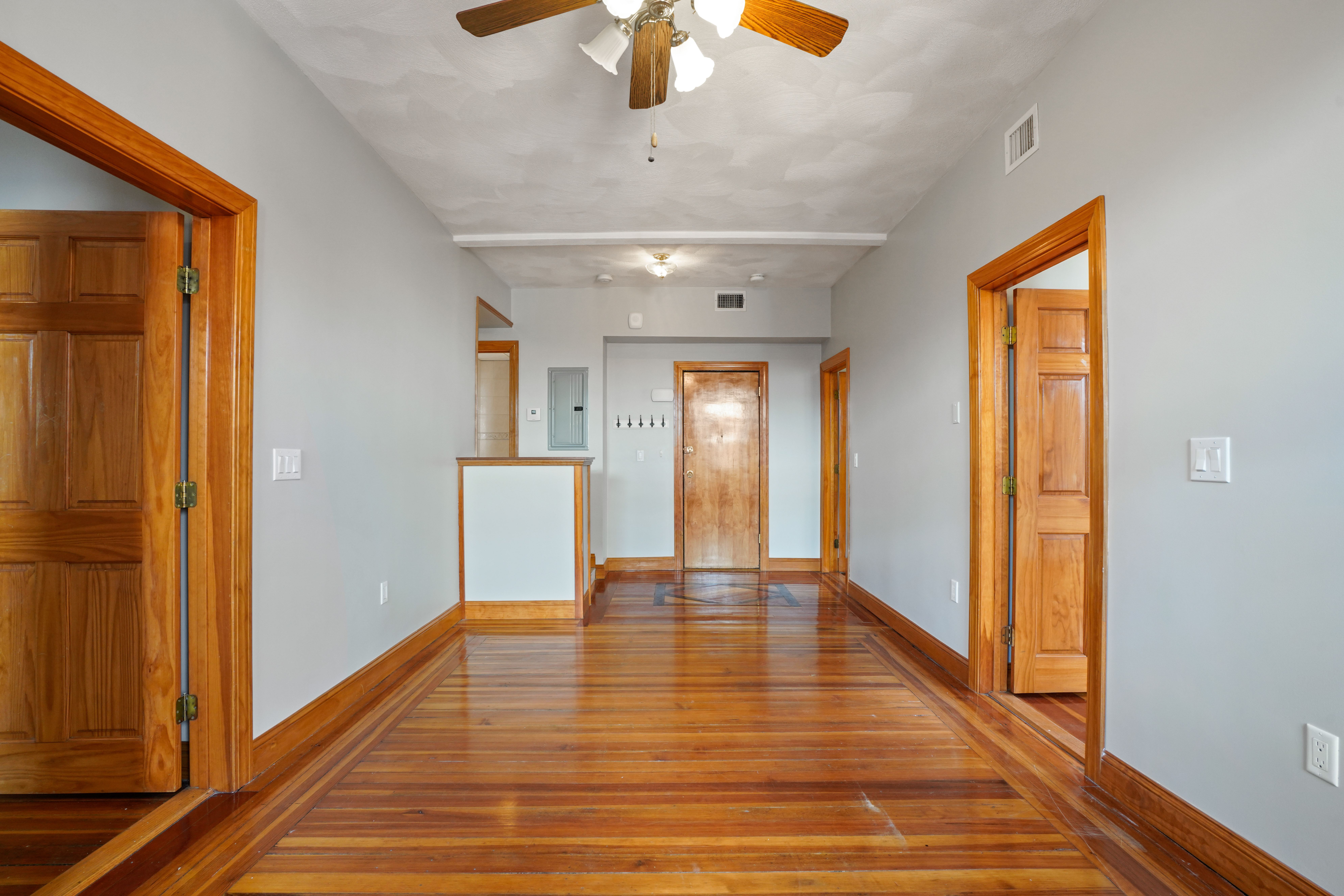 3.5 bed, 1 bath apartment for rent at 391 Hanover St Unit 3, North End — photo 5 of 17