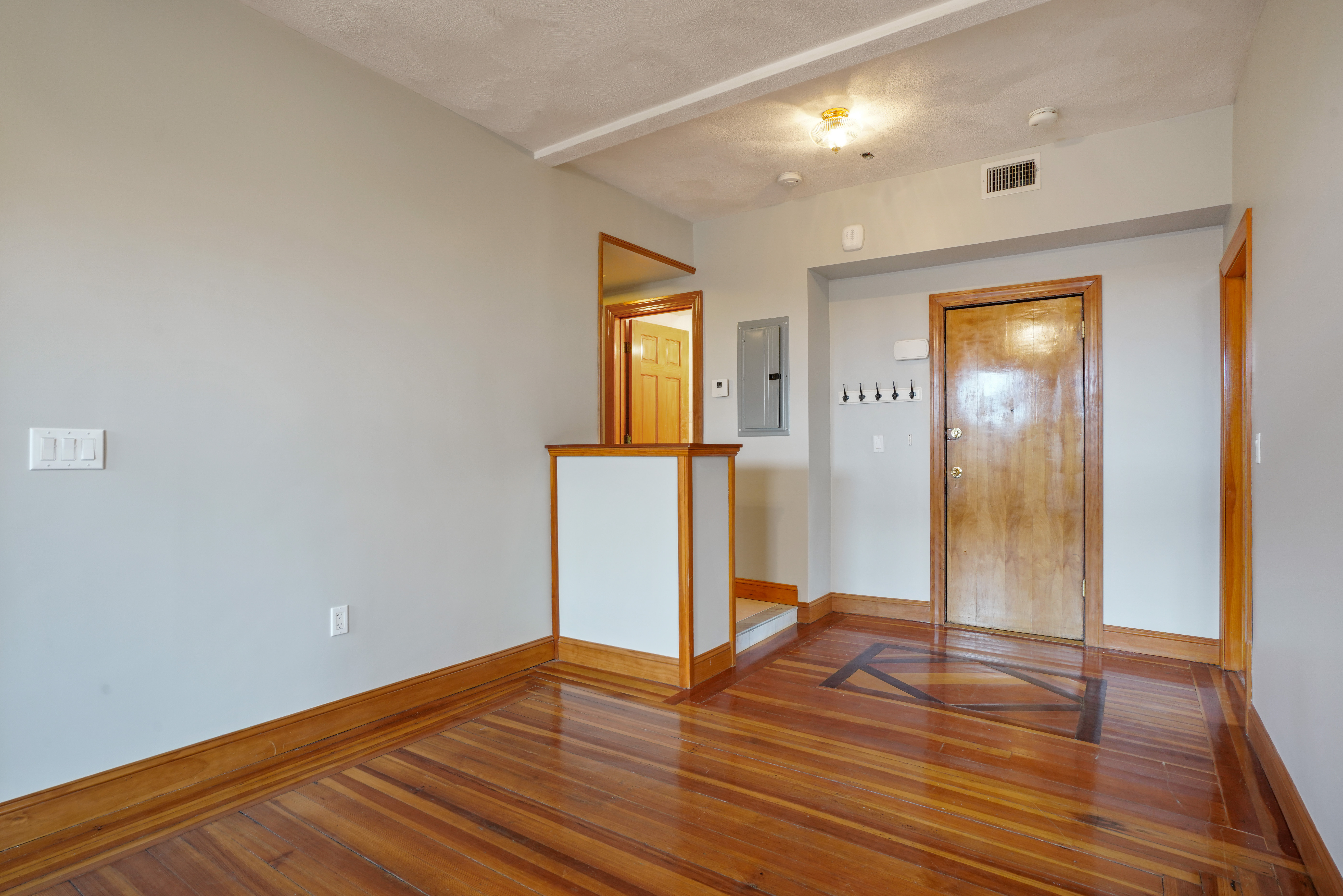 3.5 bed, 1 bath apartment for rent at 391 Hanover St Unit 3, North End — photo 4 of 17