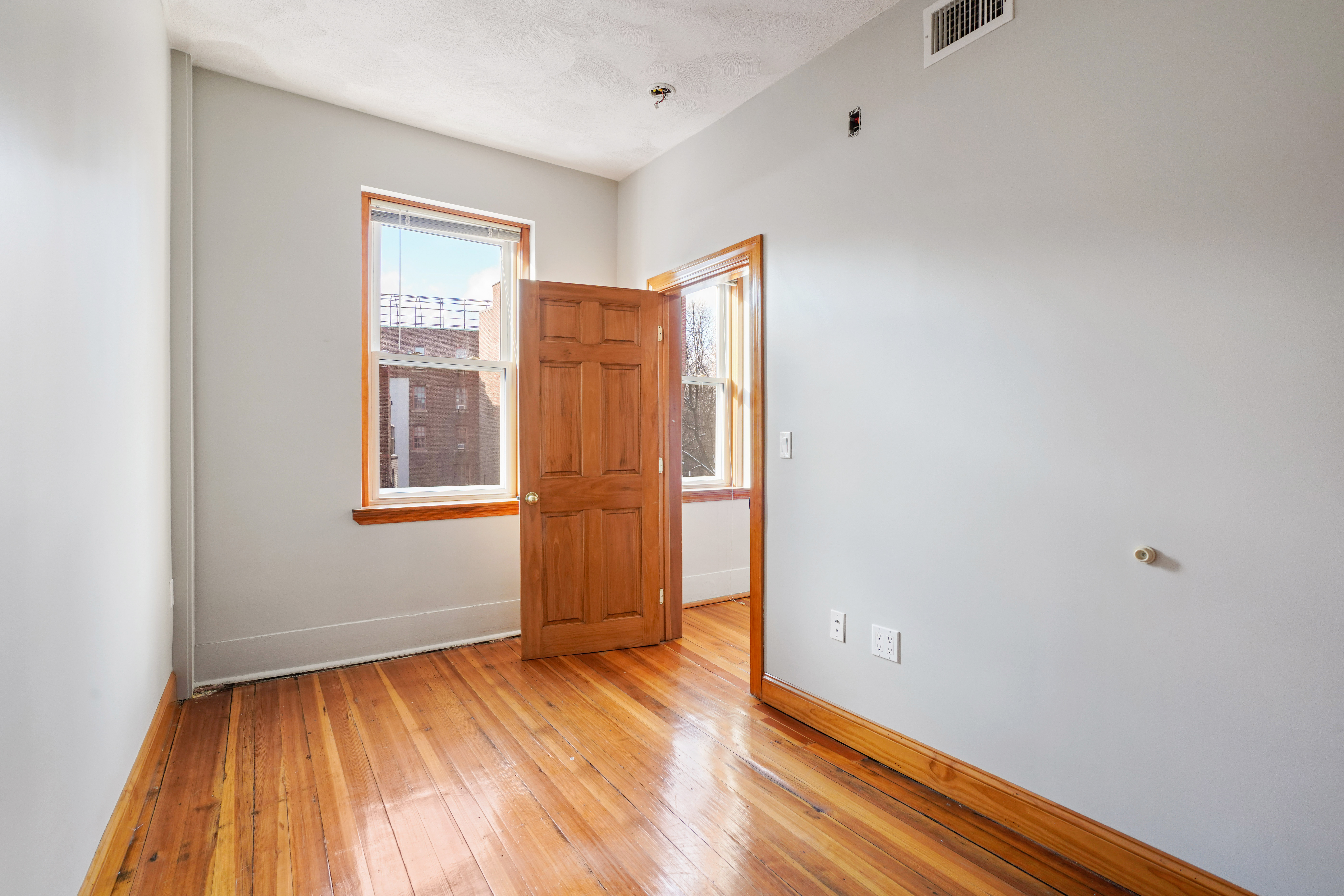 3.5 bed, 1 bath apartment for rent at 391 Hanover St Unit 3, North End — photo 7 of 17