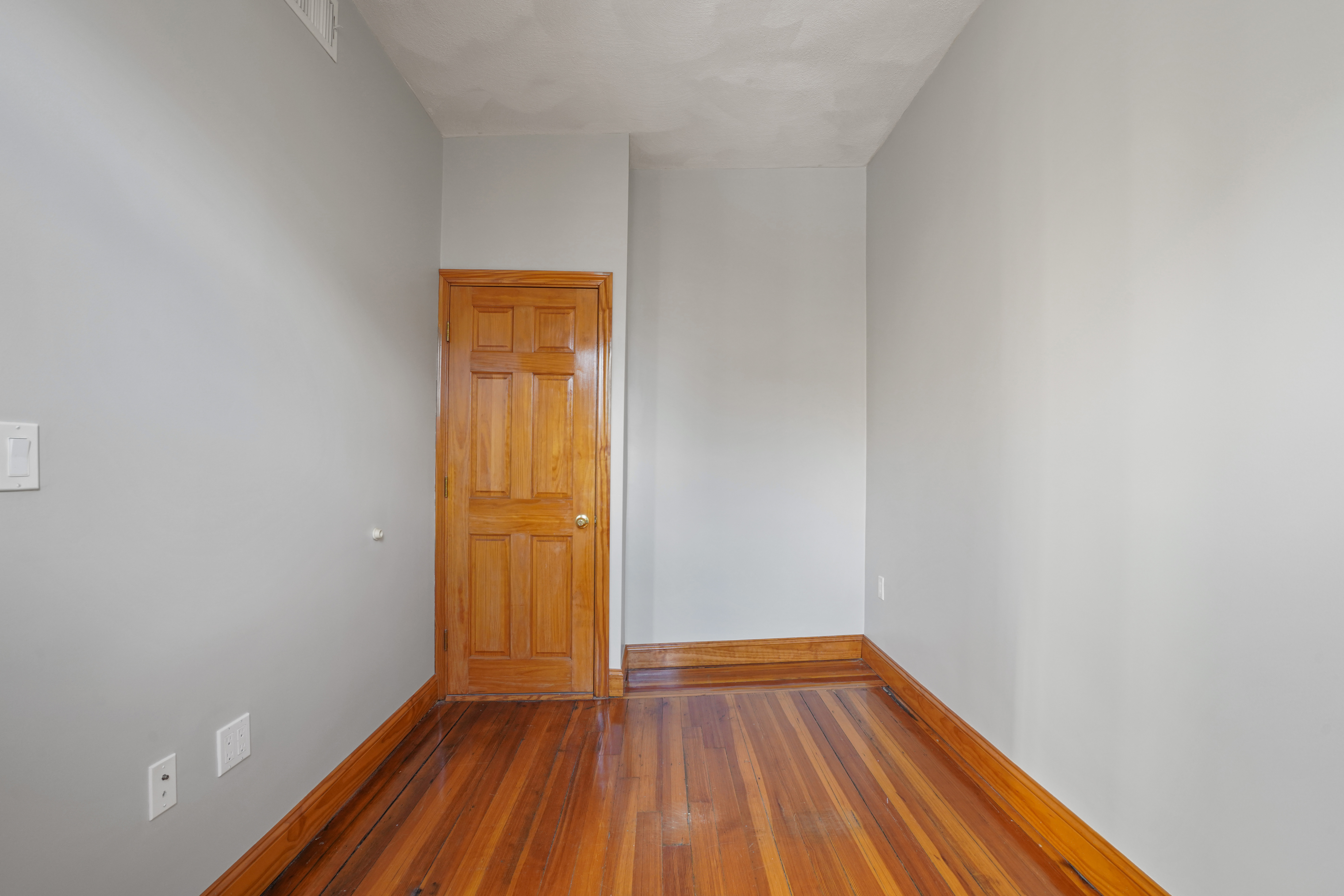 3.5 bed, 1 bath apartment for rent at 391 Hanover St Unit 3, North End — photo 8 of 17