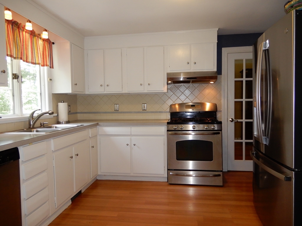 9 Fleetwood Dr, Norfolk