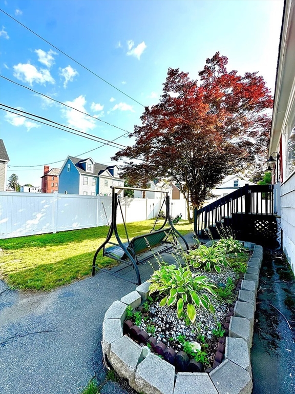 89 Bunker Hill Ave, Lowell