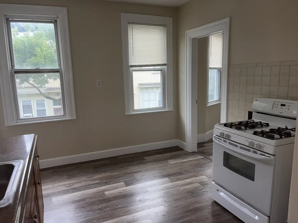 194-1/2 Lexington St, East Boston