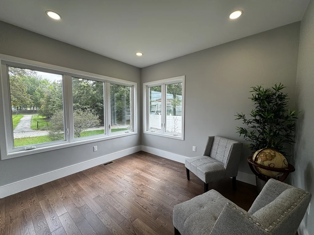 12 Linden St, Natick