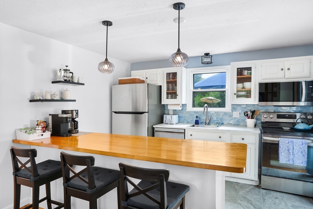 155 Skiff Ave, Tisbury