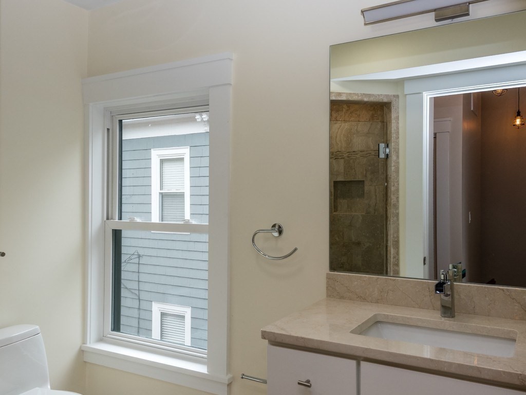 47 Wallace St, Tufts