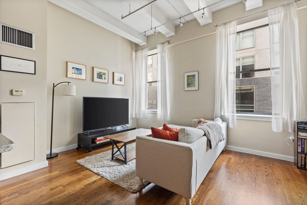 88 Kingston St, Downtown