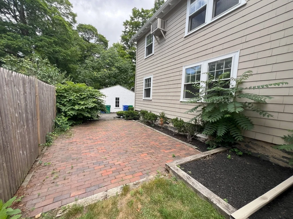19 Maple St, Auburndale