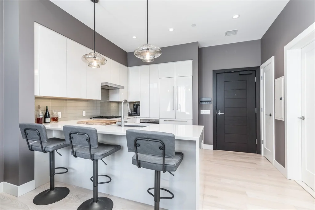 32 Traveler St, South End