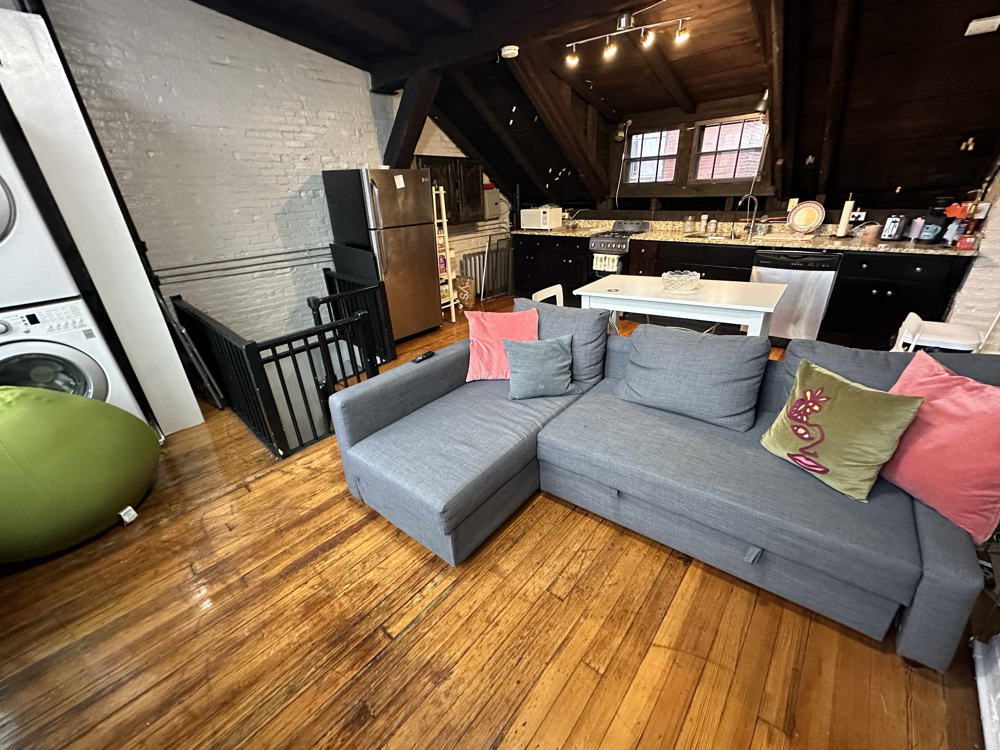 2 Champney Pl, Beacon Hill