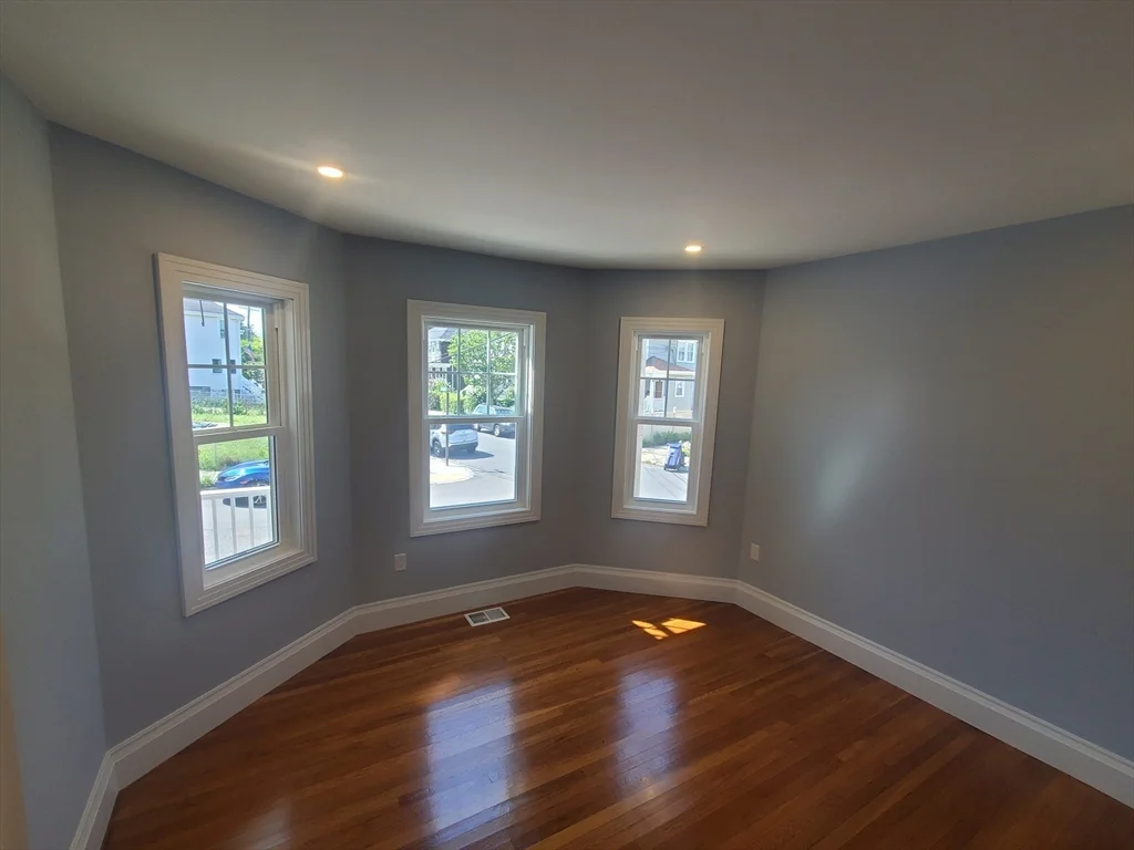 29 Helena Rd, Dorchester