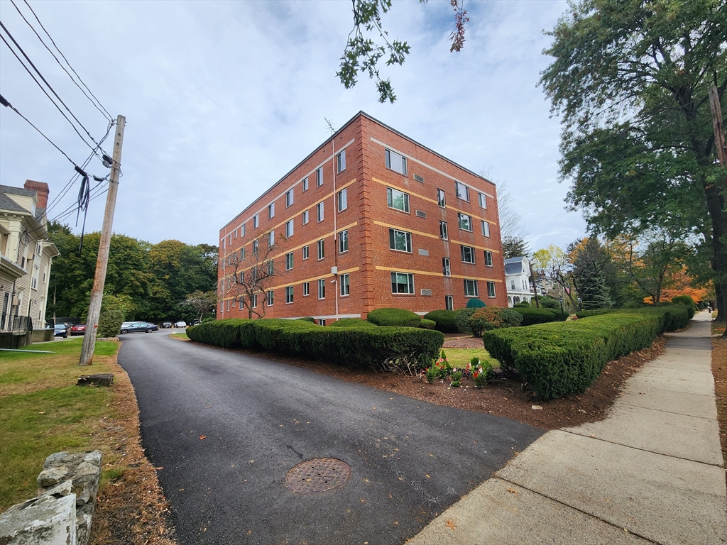 125 Pleasant St, Arlington