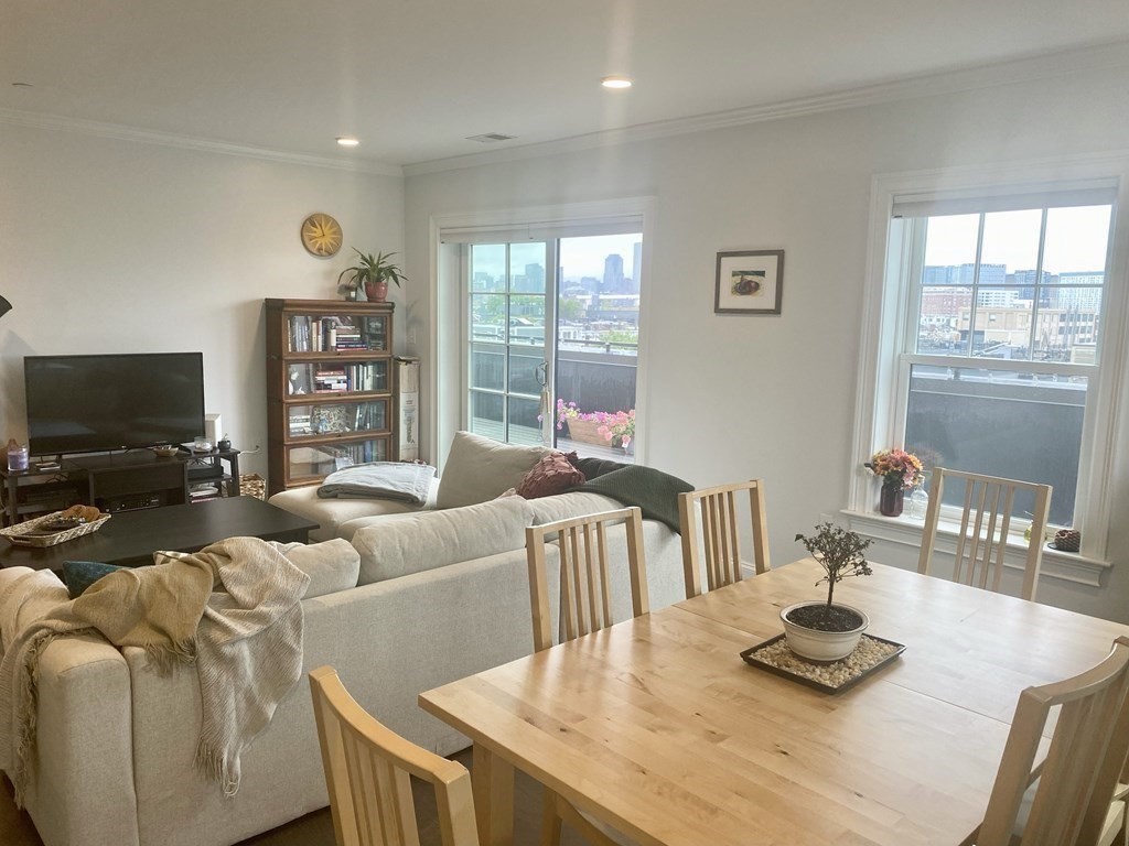 728 East Broadway, South Boston