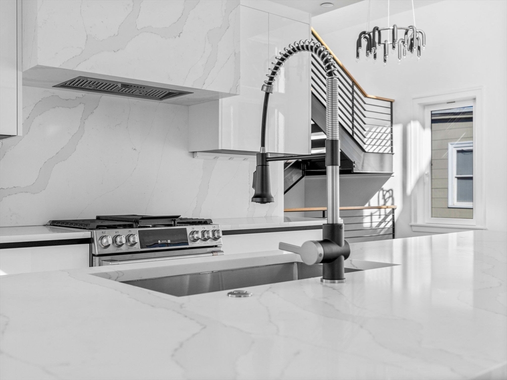 12 Deer St, Dorchester