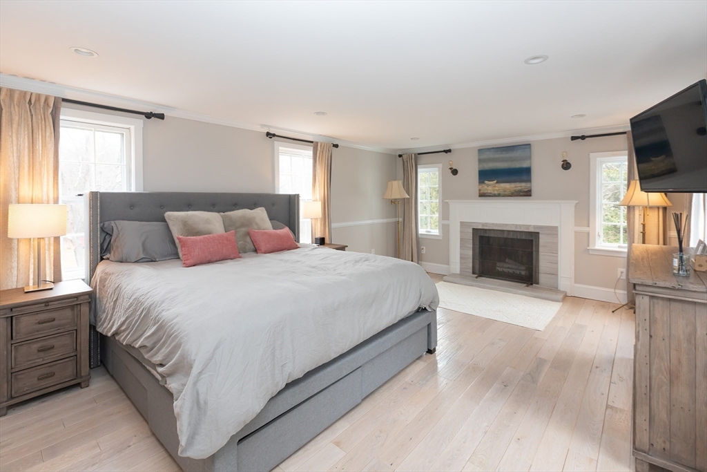 1142 Main St, Hingham