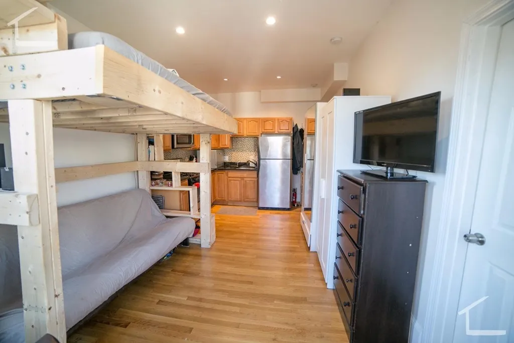 26 Pinckney St, East Somerville