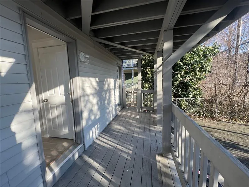 10 Cady Ave, Tufts