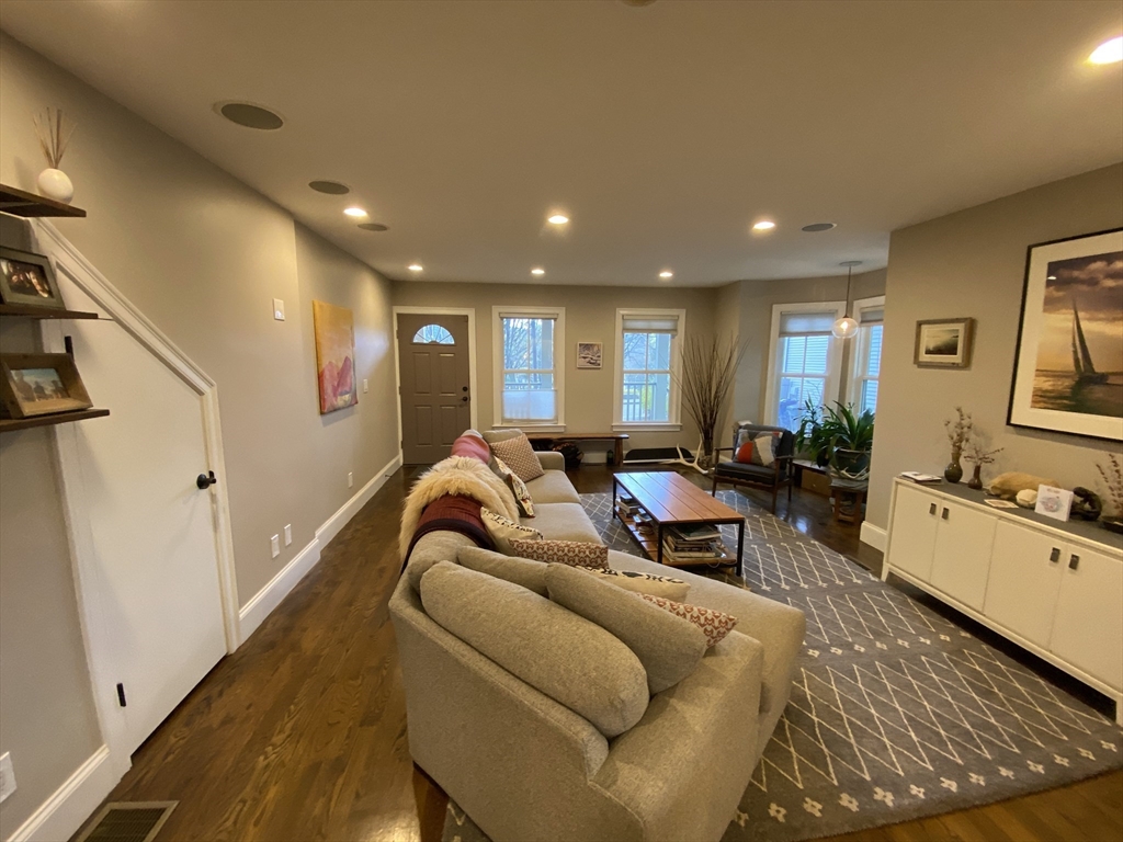 15 Oakdale St, Jamaica Plain