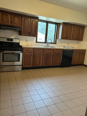 2 bed, 1 bath apartment for rent at 522 Watertown St Unit 2, Nonantum — photo 4 of 11
