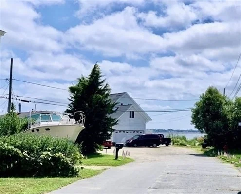 13B Hathaway, Fairhaven