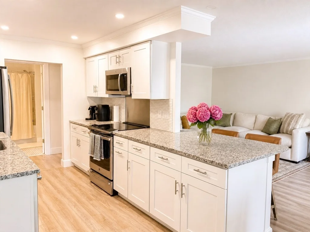10 Beals Cove Rd, Hingham