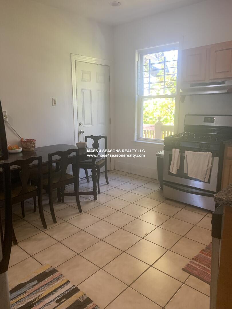 22 Fisher Ave, Mission Hill