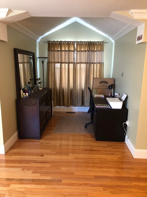 75 Brackett St, Quincy