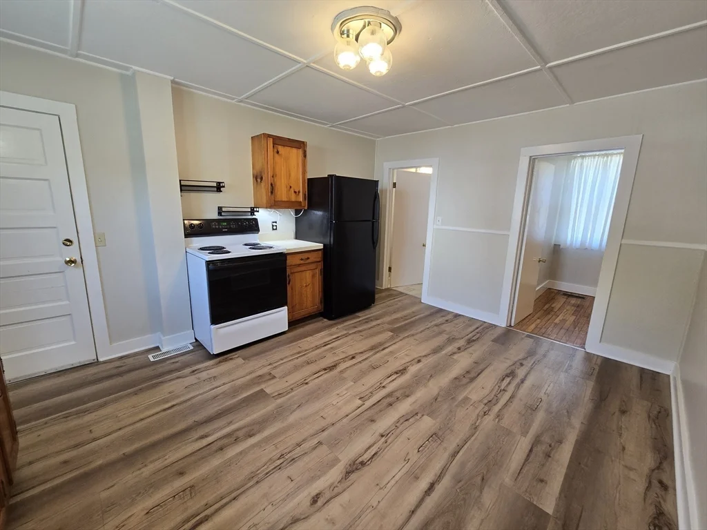 15 Main St, Haydenville
