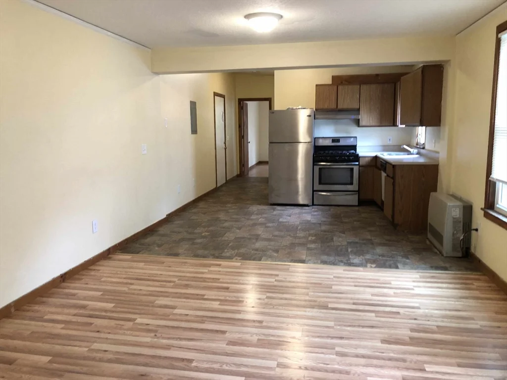 711 Main St, Amherst