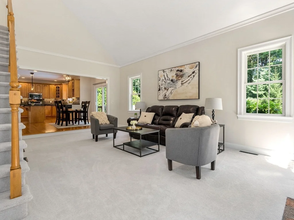 13 Breakneck Hill Rd, Hopkinton