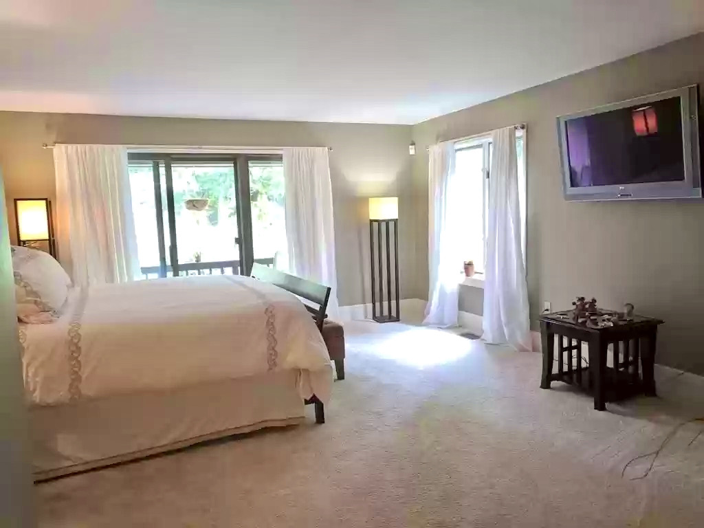 253 Nahanton St, Oak Hill