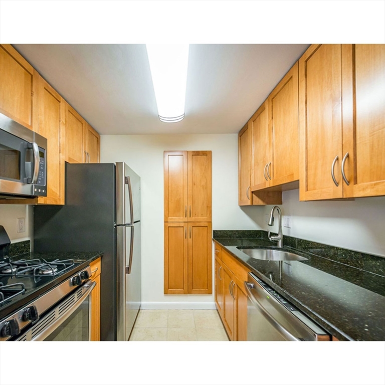 39 Thornton Rd, Chestnut Hill