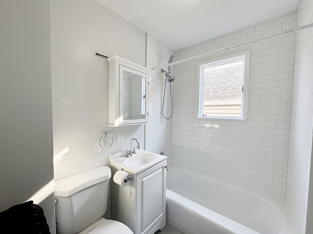 19 Saratoga St, East Boston