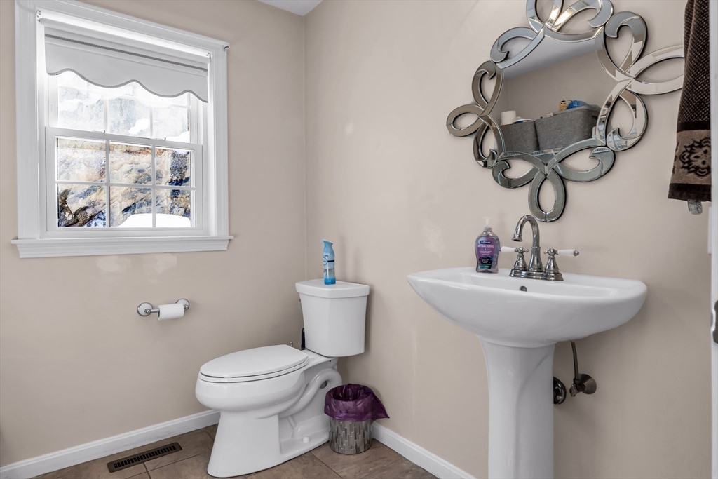 6 Gedney Dr, Peabody