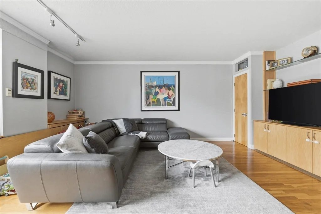 65 E India Row, Downtown