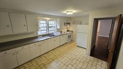 3 bed, 1 bath apartment for rent at 35 Oak Ave Unit 1, Belmont — photo 4 of 12