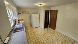 3 bed, 1 bath apartment for rent at 35 Oak Ave Unit 1, Belmont — photo 5 of 12