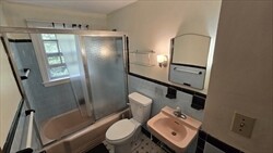 3 bed, 1 bath apartment for rent at 35 Oak Ave Unit 1, Belmont — photo 9 of 12