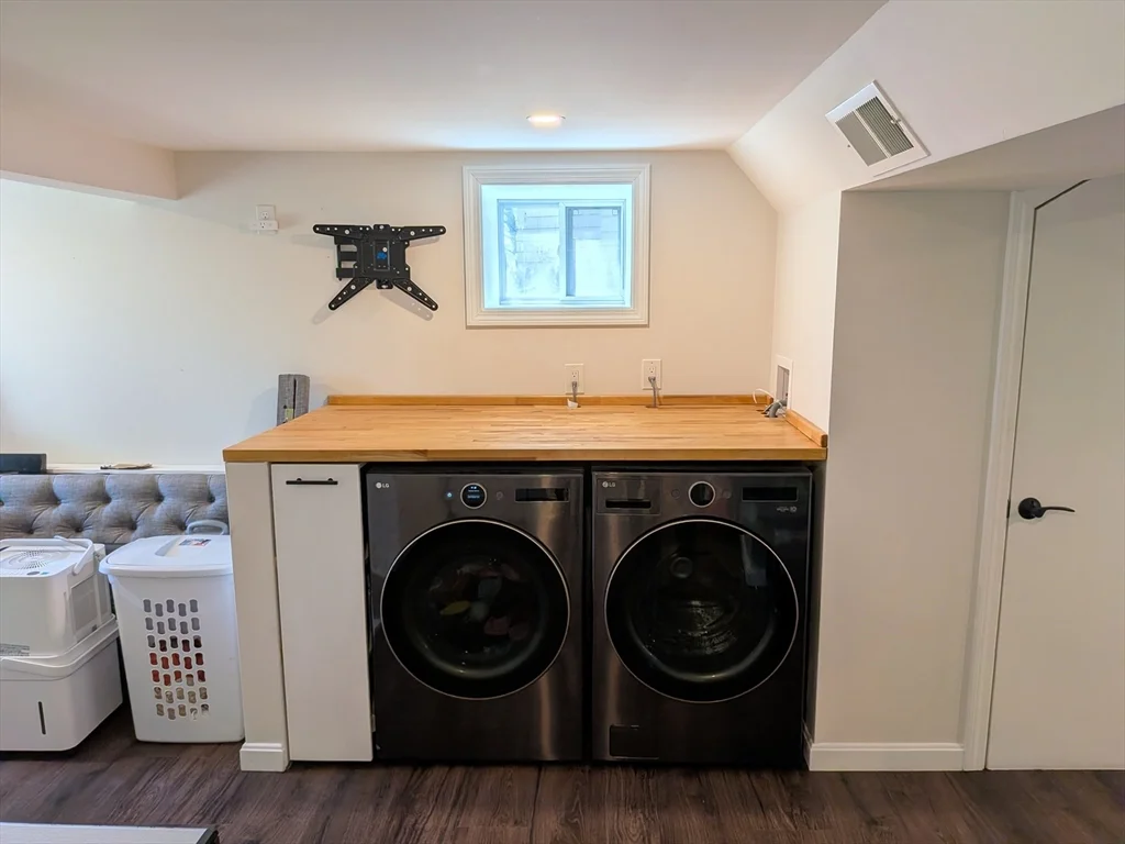 98 Rock Glen Rd, Medford