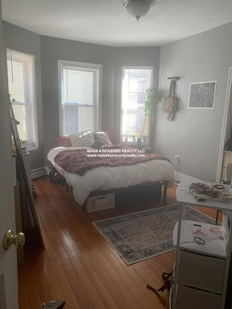 22 Fisher Ave, Mission Hill