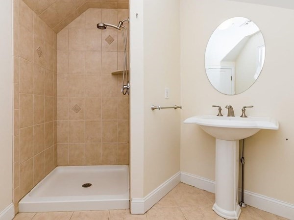 37 Hiawatha Ave, Waltham