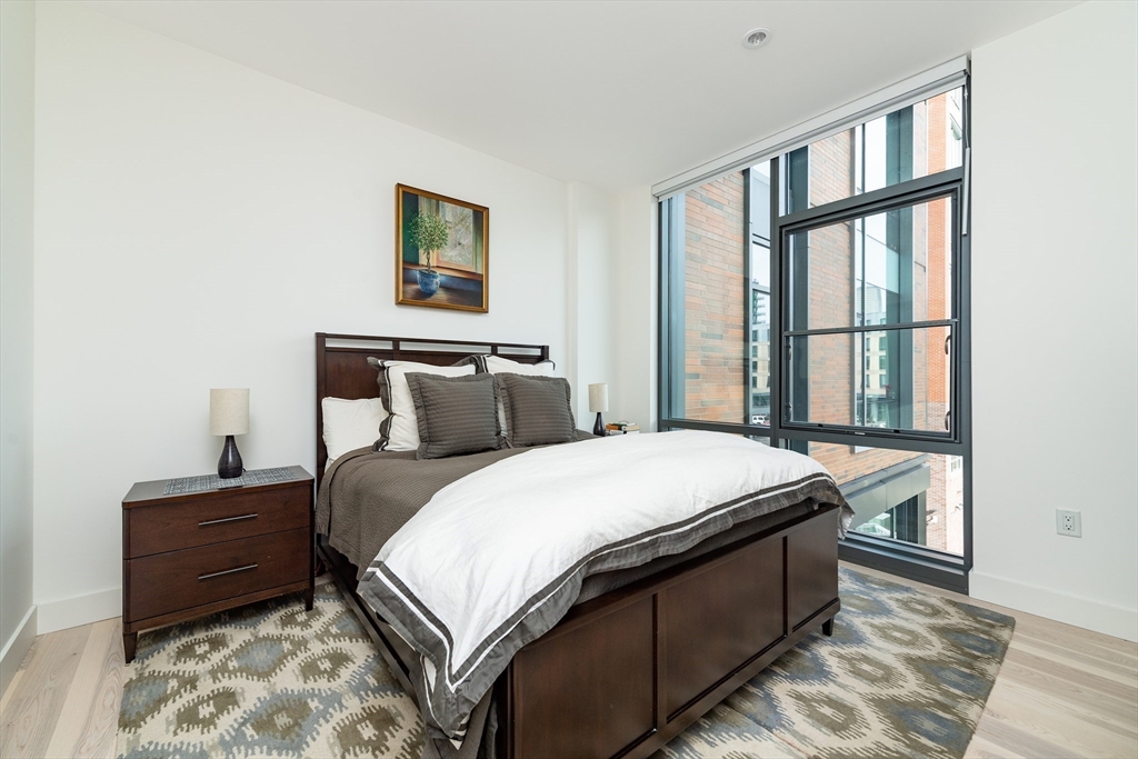 32 Traveler St, South End