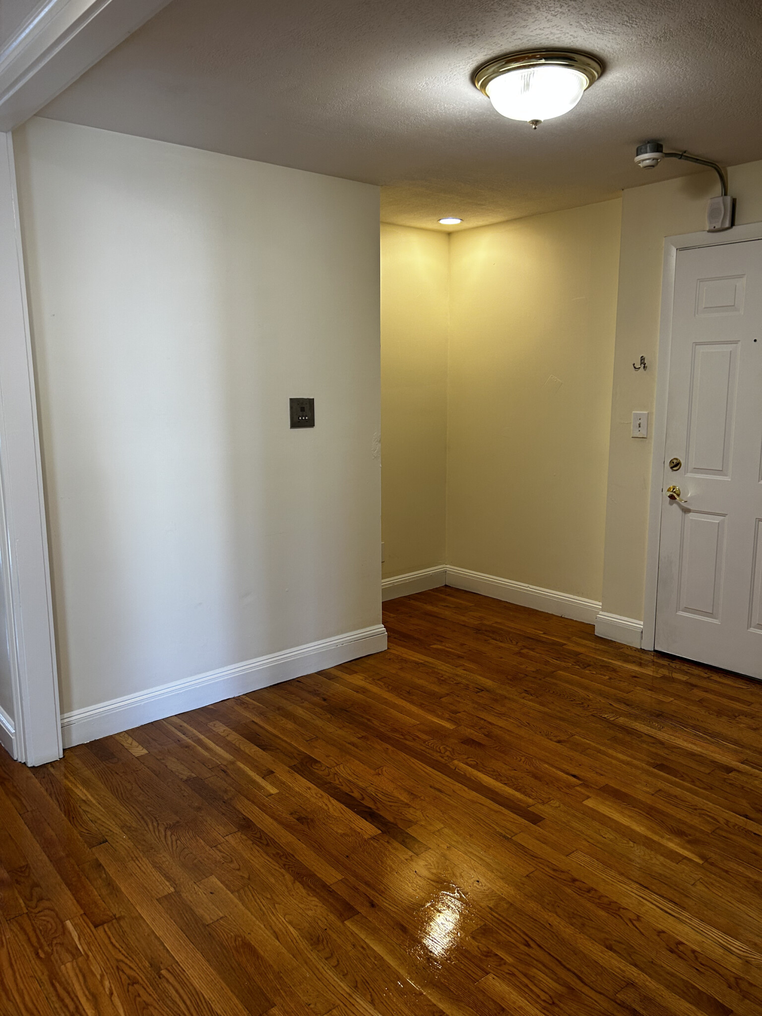 2386 Massachusetts Ave, North Cambridge