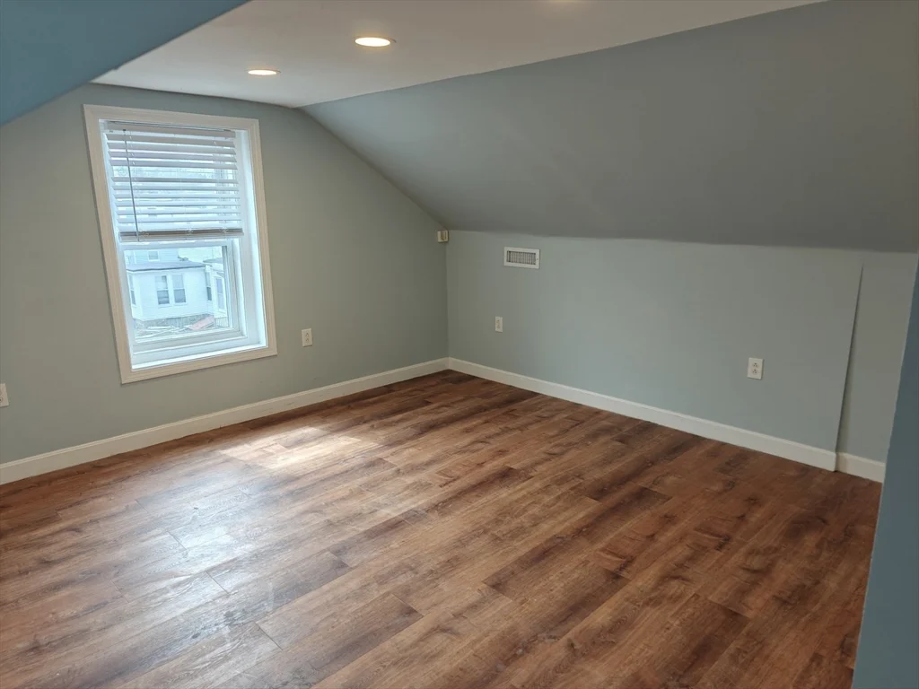 102 Mount Pleasant Ave, Roxbury