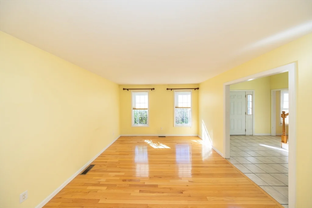 469 Walnut St, Shrewsbury