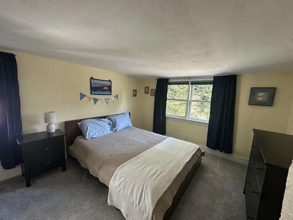 12 Pearl St, Mattapoisett