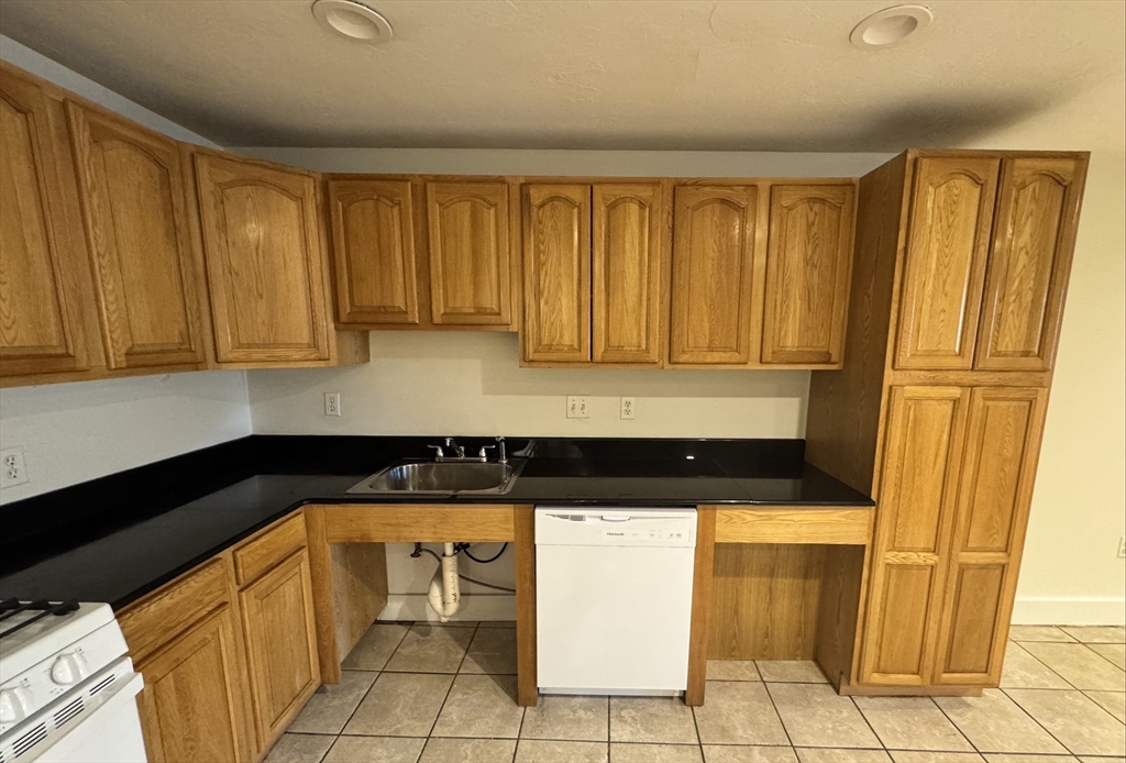 12 Crane St, Southbridge