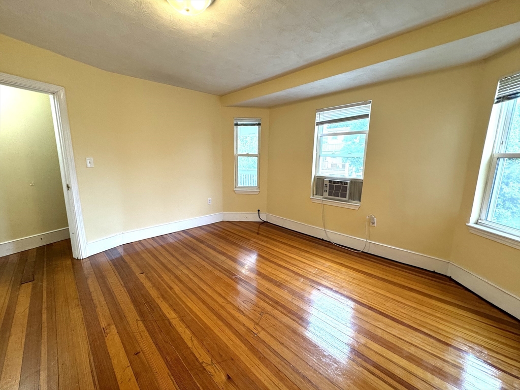 4057 Washington St, Roslindale